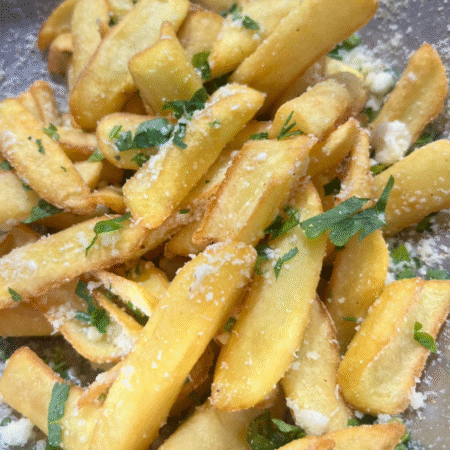 CARTOFI BARCUTE CU USTUROI SI PARMEGIANO