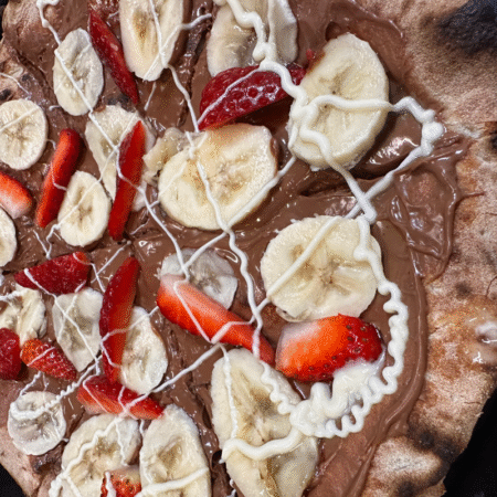 PIZZA CU BANANE SI CAPSUNI